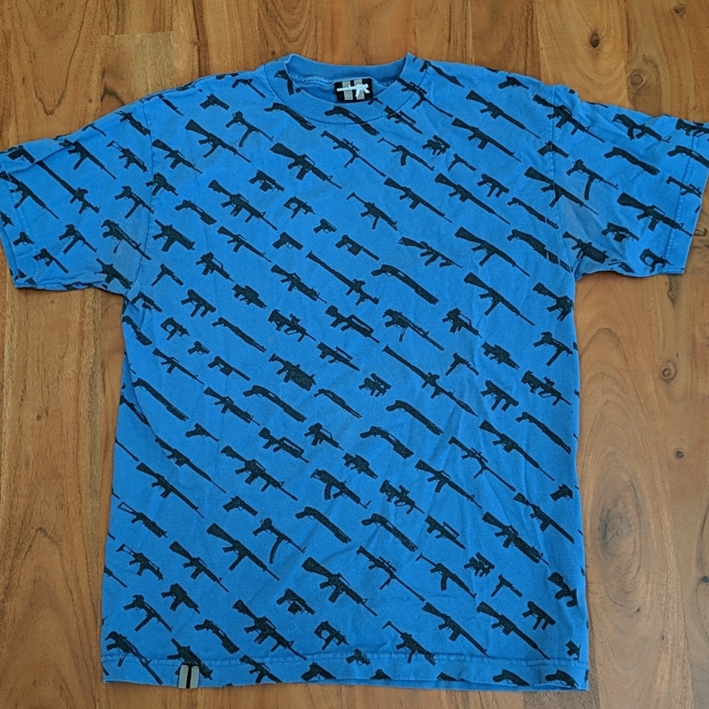 Rogue status medium t shirt